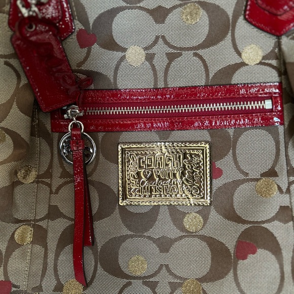 EUC limited edition Valentines heart Coach poppy glam bag - Picture 2 of 9
